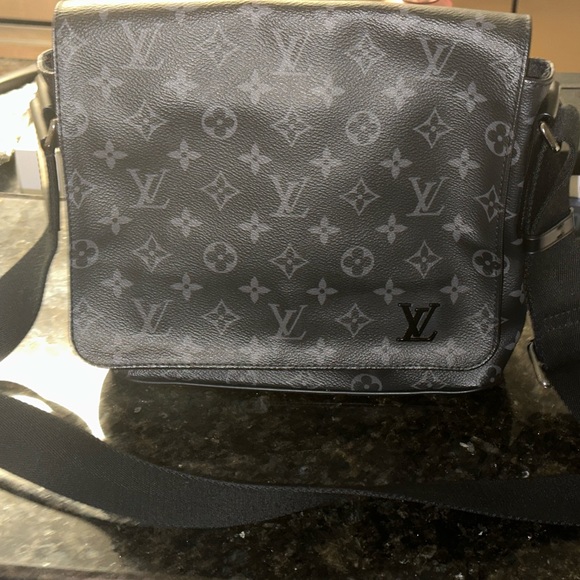 Louis Vuitton Unisex Messenger Bag - Picture 1 of 6